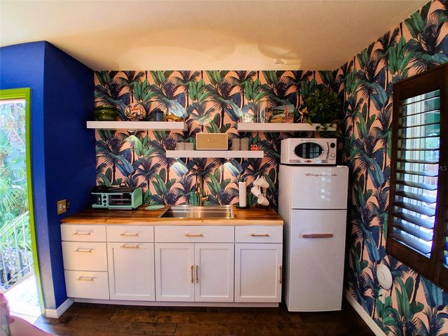 451 WOODLAND DRIVE, Sarasota, FL 34234