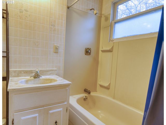 27001 Nw SAINT HELENS Rd, Scappoose, OR 97056