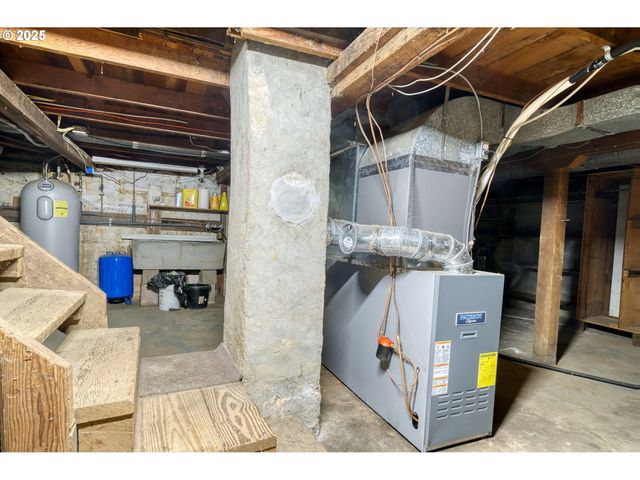 27001 Nw SAINT HELENS Rd, Scappoose, OR 97056