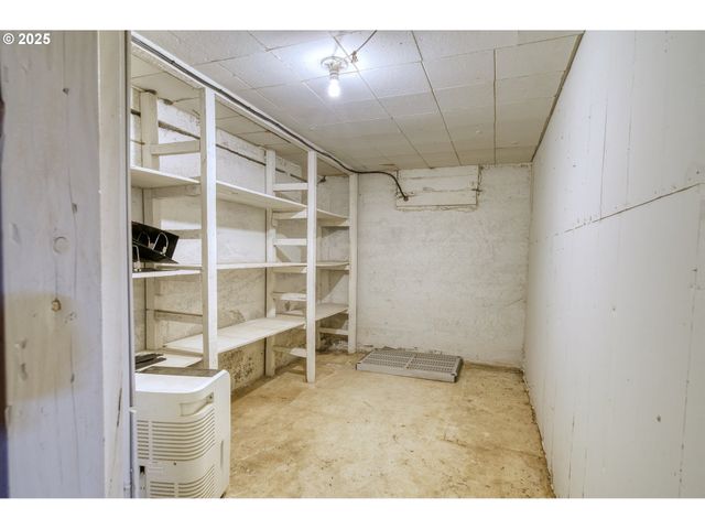 27001 Nw SAINT HELENS Rd, Scappoose, OR 97056