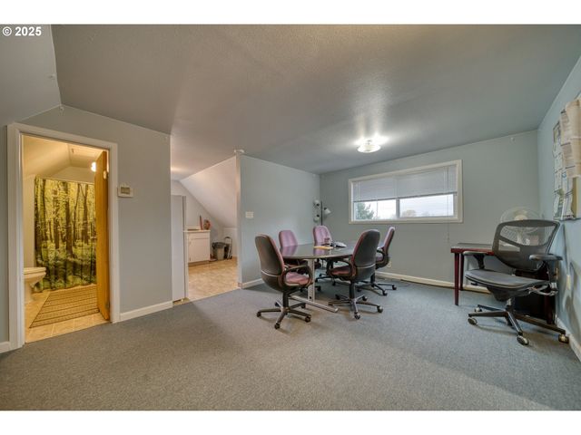 27001 Nw SAINT HELENS Rd, Scappoose, OR 97056