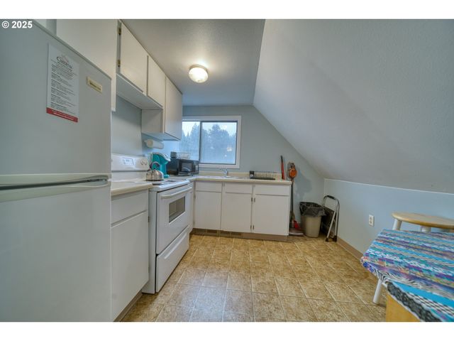 27001 Nw SAINT HELENS Rd, Scappoose, OR 97056