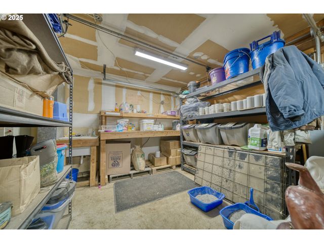 27001 Nw SAINT HELENS Rd, Scappoose, OR 97056