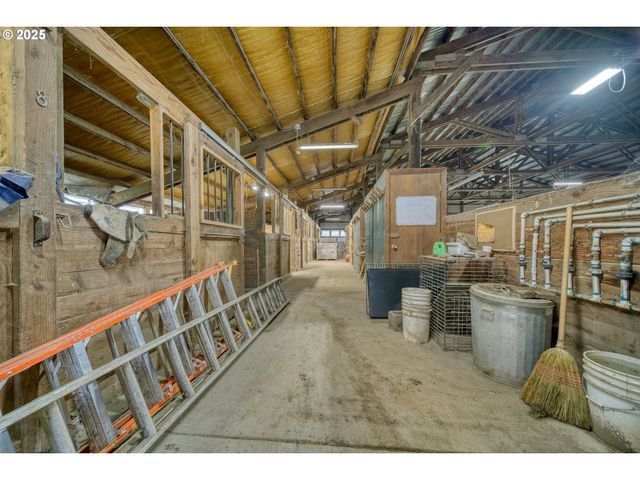 27001 Nw SAINT HELENS Rd, Scappoose, OR 97056