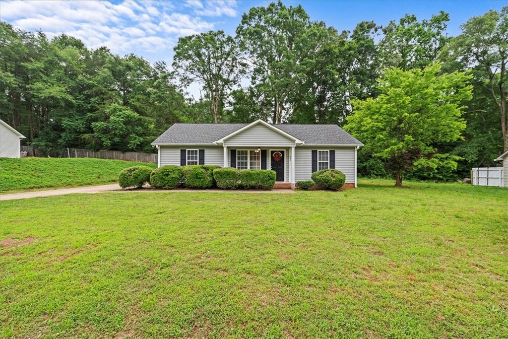 544 Holly Run Court, Spartanburg, SC 29303