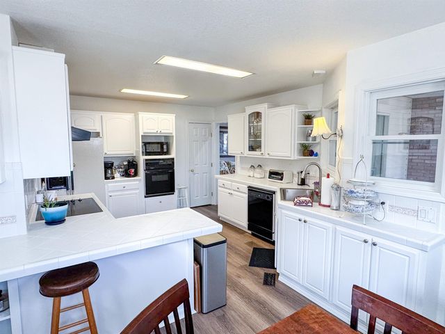 408 S Shore Dr, Horseshoe Bend, AR 72512