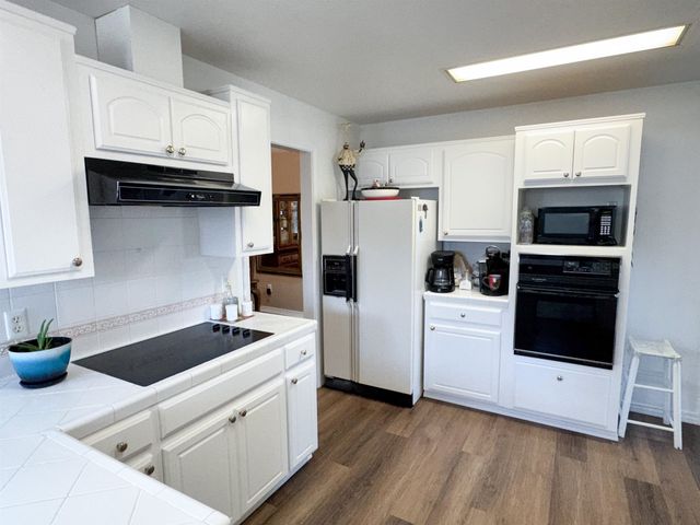 408 S Shore Dr, Horseshoe Bend, AR 72512