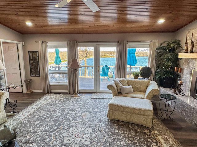 408 S Shore Dr, Horseshoe Bend, AR 72512