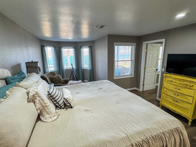 408 S Shore Dr, Horseshoe Bend, AR 72512