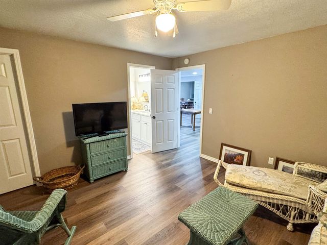 408 S Shore Dr, Horseshoe Bend, AR 72512