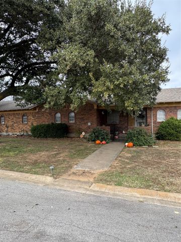 505 Williams Street, Grandview, TX 76050