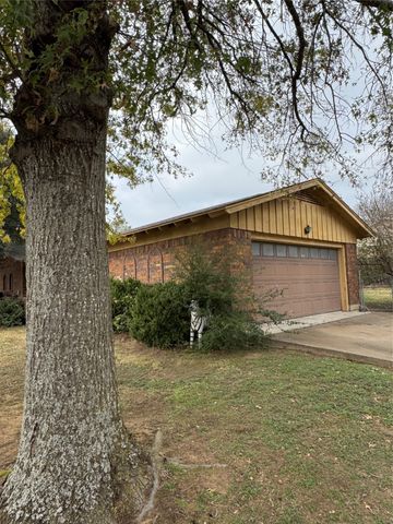 505 Williams Street, Grandview, TX 76050
