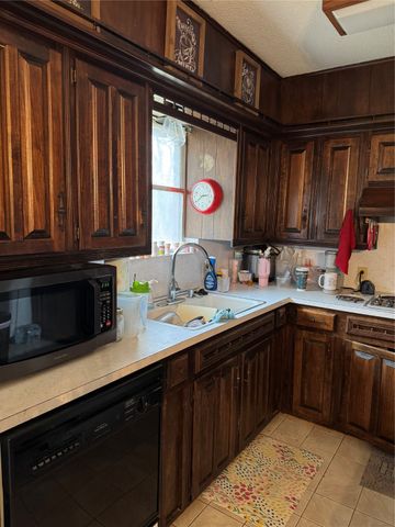 505 Williams Street, Grandview, TX 76050