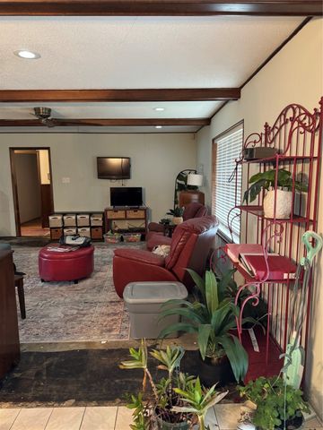 505 Williams Street, Grandview, TX 76050