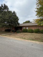505 Williams Street, Grandview, TX 76050