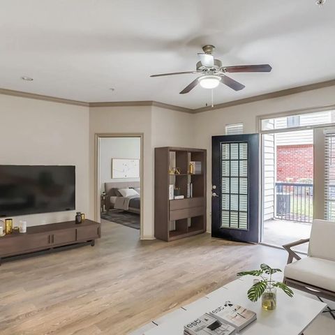2700 Woodland Park Drive D, Houston, TX 77082