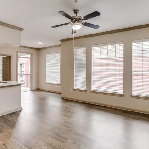 2700 Woodland Park Drive D, Houston, TX 77082