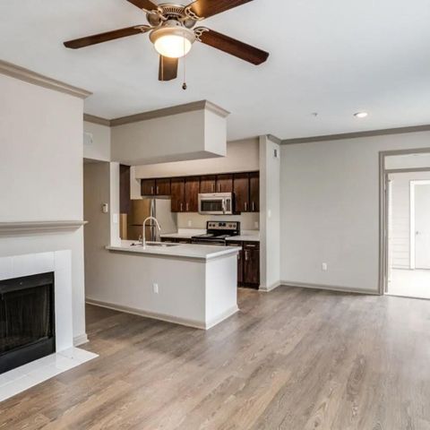 2700 Woodland Park Drive D, Houston, TX 77082