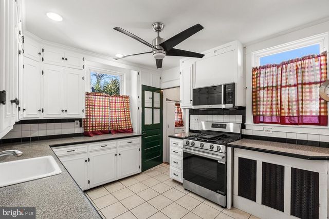 38 MAPLE AVE, Upper Darby, PA 19082