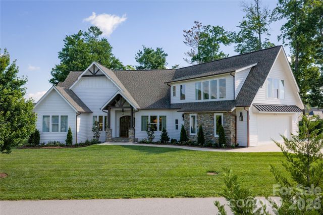 210 Samuel Drive, Mills River, NC 28759
