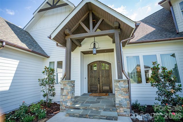 210 Samuel Drive, Mills River, NC 28759