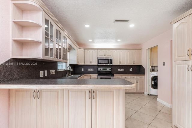 8970 Johnson St, Pembroke Pines, FL 33024