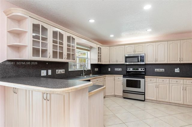 8970 Johnson St, Pembroke Pines, FL 33024