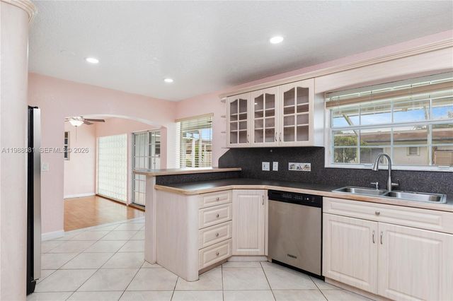 8970 Johnson St, Pembroke Pines, FL 33024