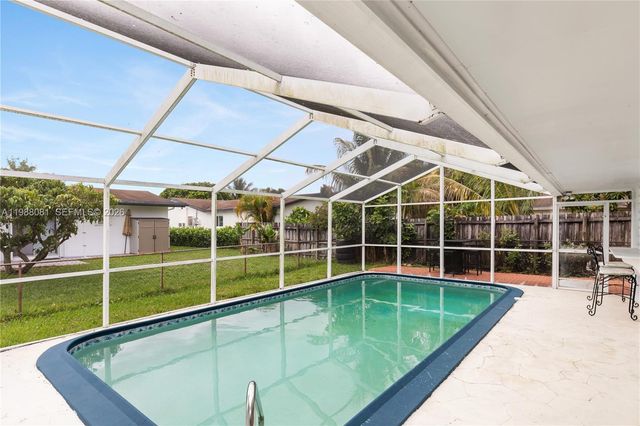 8970 Johnson St, Pembroke Pines, FL 33024