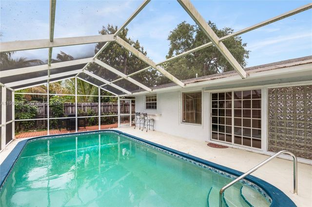 8970 Johnson St, Pembroke Pines, FL 33024