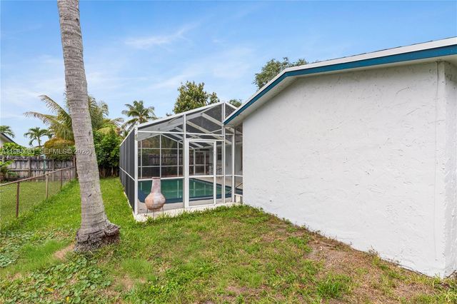 8970 Johnson St, Pembroke Pines, FL 33024