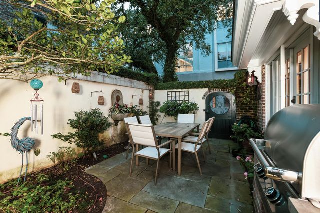 3 Exchange Street, Charleston, SC 29401