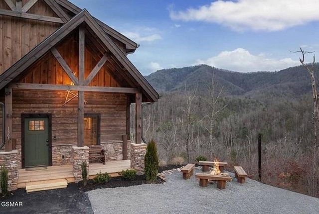 1563 Mountain Dreams Way, Sevierville, TN 37862
