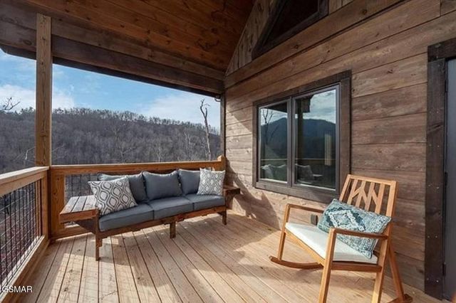 1563 Mountain Dreams Way, Sevierville, TN 37862