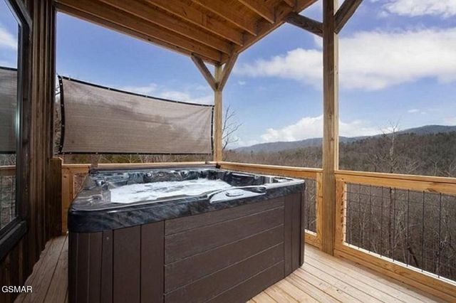 1563 Mountain Dreams Way, Sevierville, TN 37862