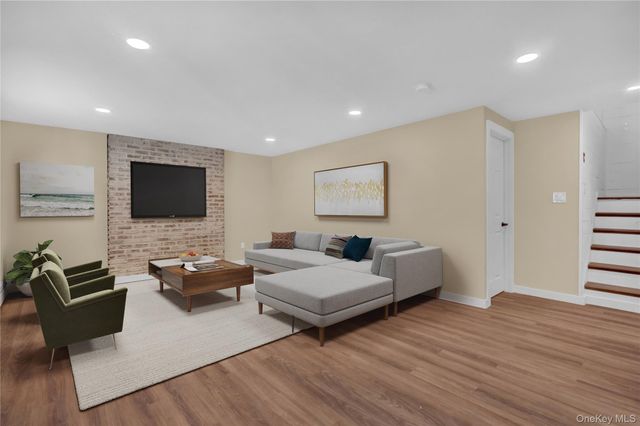 293 Avenue B, Ronkonkoma, NY 11779