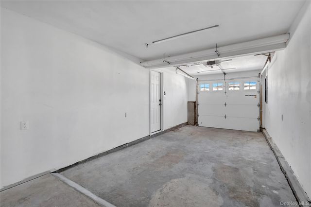 293 Avenue B, Ronkonkoma, NY 11779