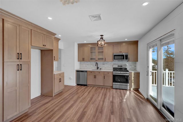 293 Avenue B, Ronkonkoma, NY 11779