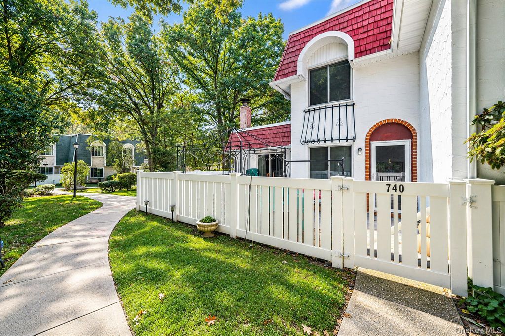 740 Blue Ridge Drive, Medford, NY 11763 — exterior