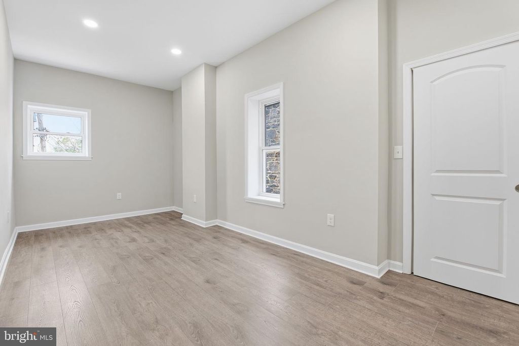 Image 14 of property listing at 1032 N FULTON AVE, Baltimore, MD 21217