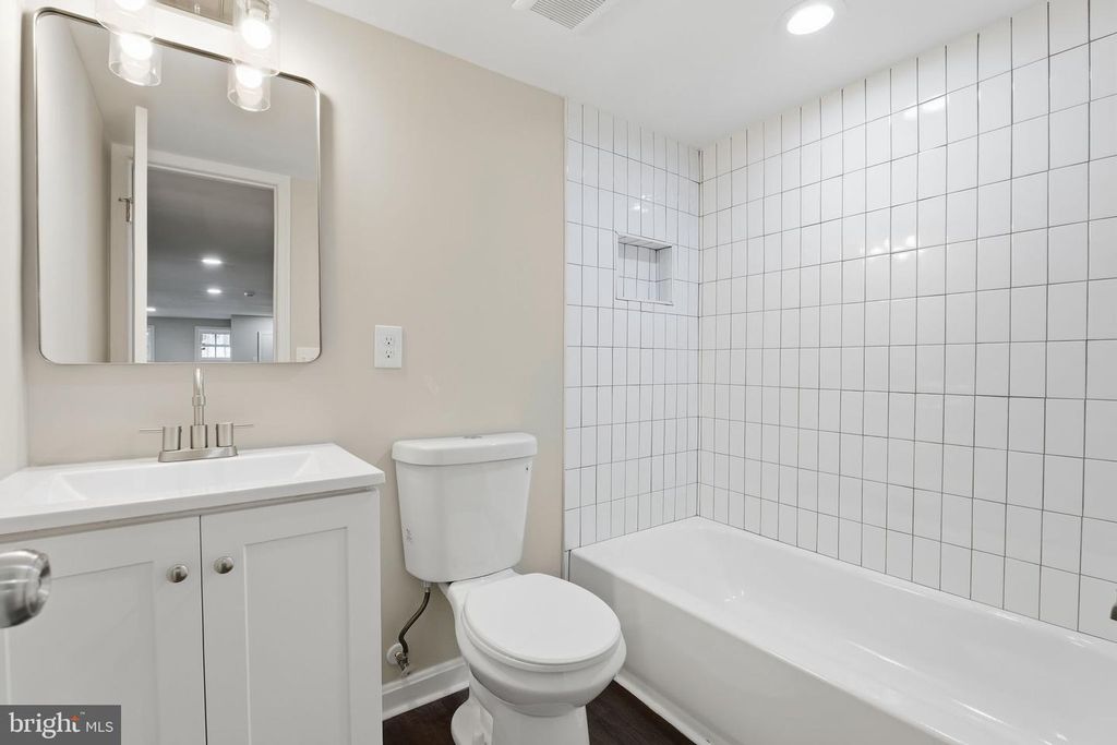 Image 32 of property listing at 1032 N FULTON AVE, Baltimore, MD 21217