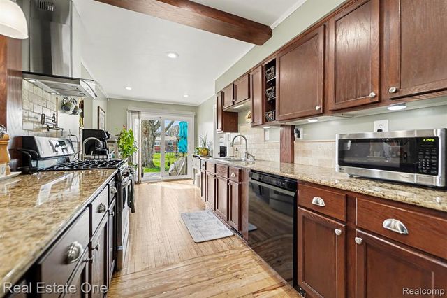 30453 Sheridan Street, Garden City, MI 48135