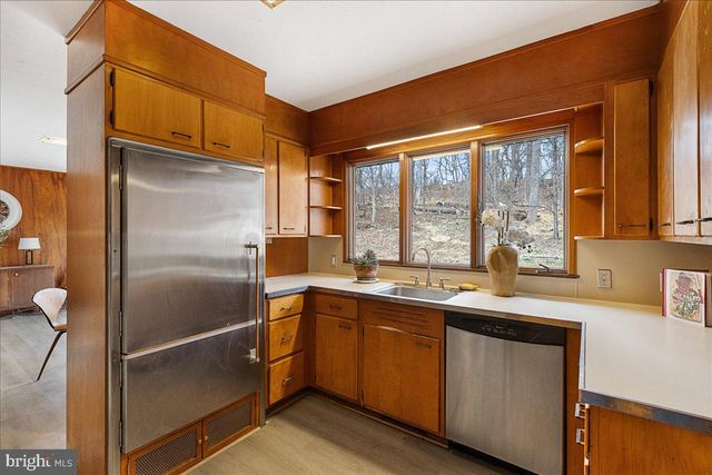 42 STOUTS RD, Skillman, NJ 08558