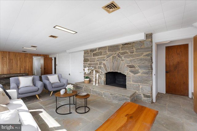 42 STOUTS RD, Skillman, NJ 08558