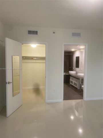 475 Brickell Ave 3414, Miami, FL 33131