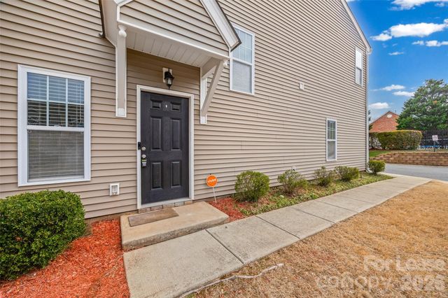 7333 Adare Mews Road, Charlotte, NC 28217