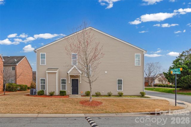 7333 Adare Mews Road, Charlotte, NC 28217