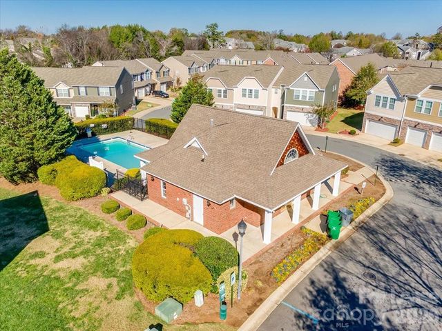 7333 Adare Mews Road, Charlotte, NC 28217