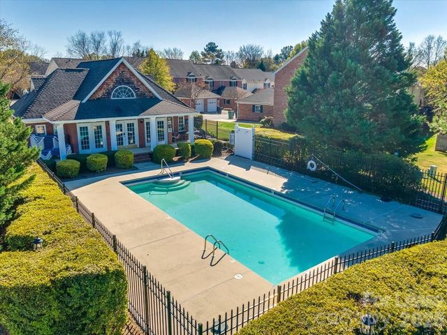 7333 Adare Mews Road, Charlotte, NC 28217