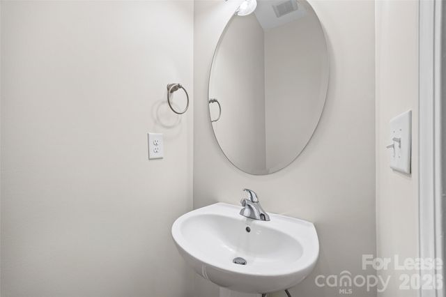 7333 Adare Mews Road, Charlotte, NC 28217